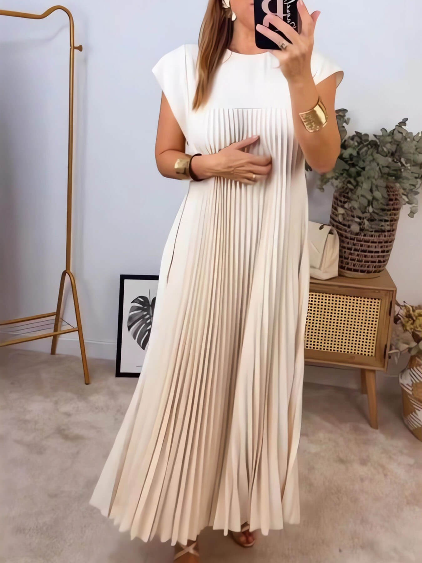 Concise Sleeveless Pleated Dress