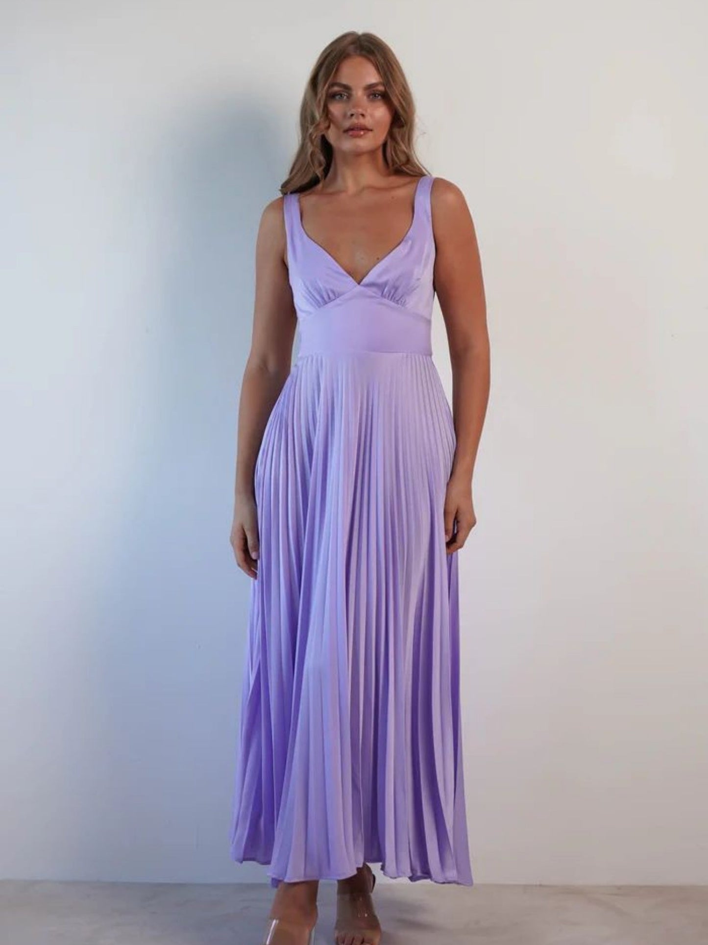 Crimp V-neck Backless Maxi Dresses