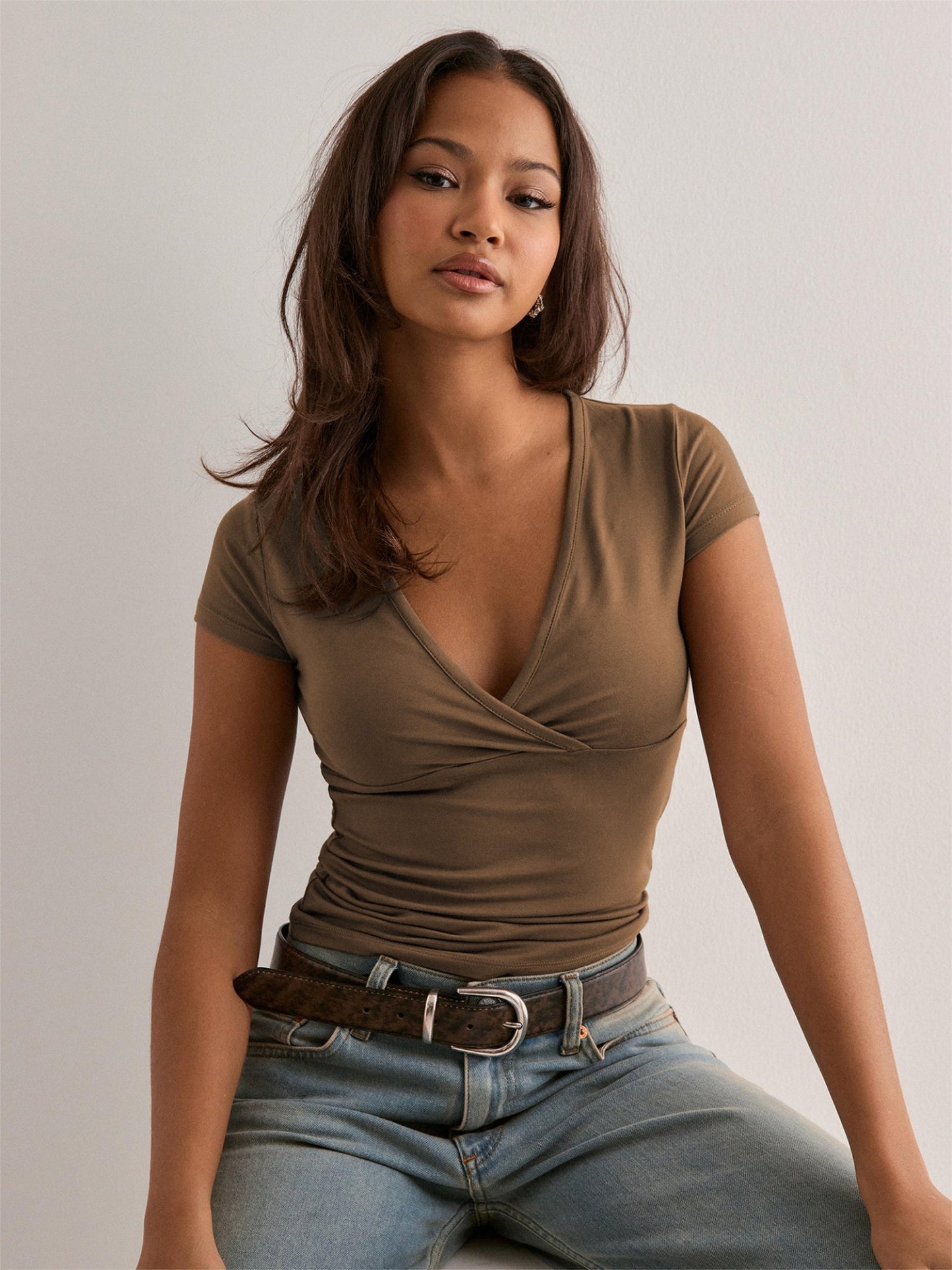 Deep V-neck Solid Color Slimming And Waist-cinching Short-sleeved T-shirt
