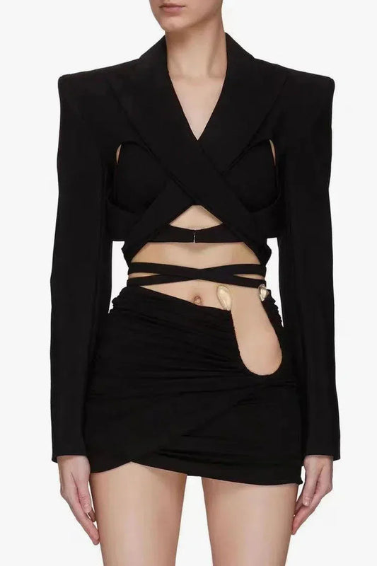 | Strong-shoulder cutout blazer