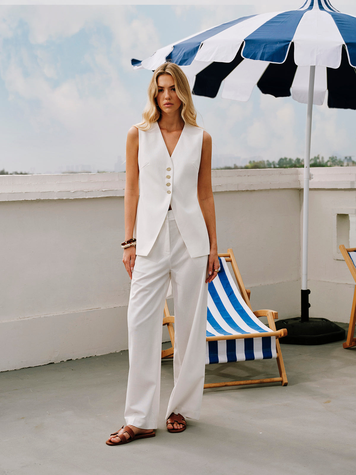 Sleeveless Linen Cotton Vest for Women – Stylish Gilet with Button Closure