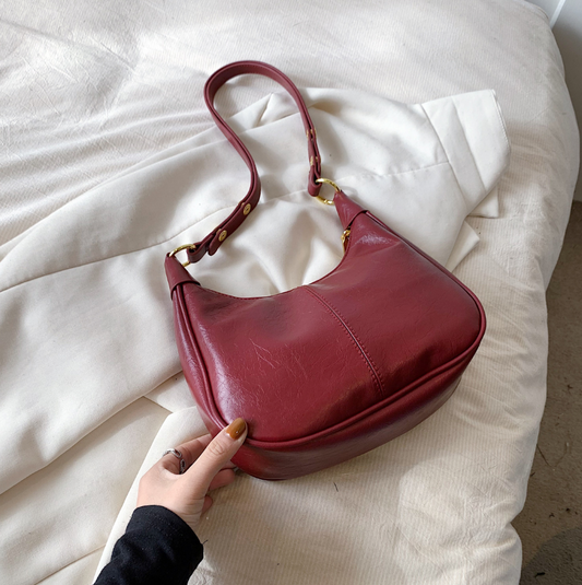 Women’s Hobo Bag – Zip Top, Adjustable Shoulder Strap, Gold Rings