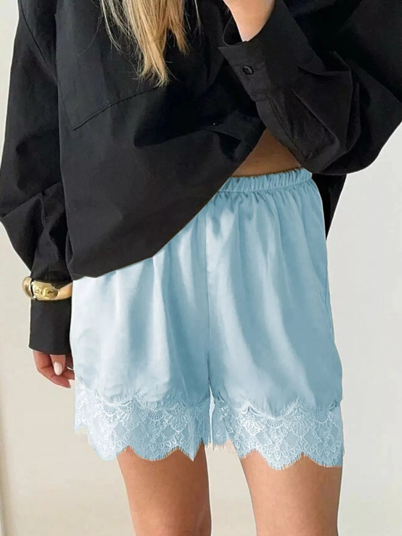 Capri Lace shorts