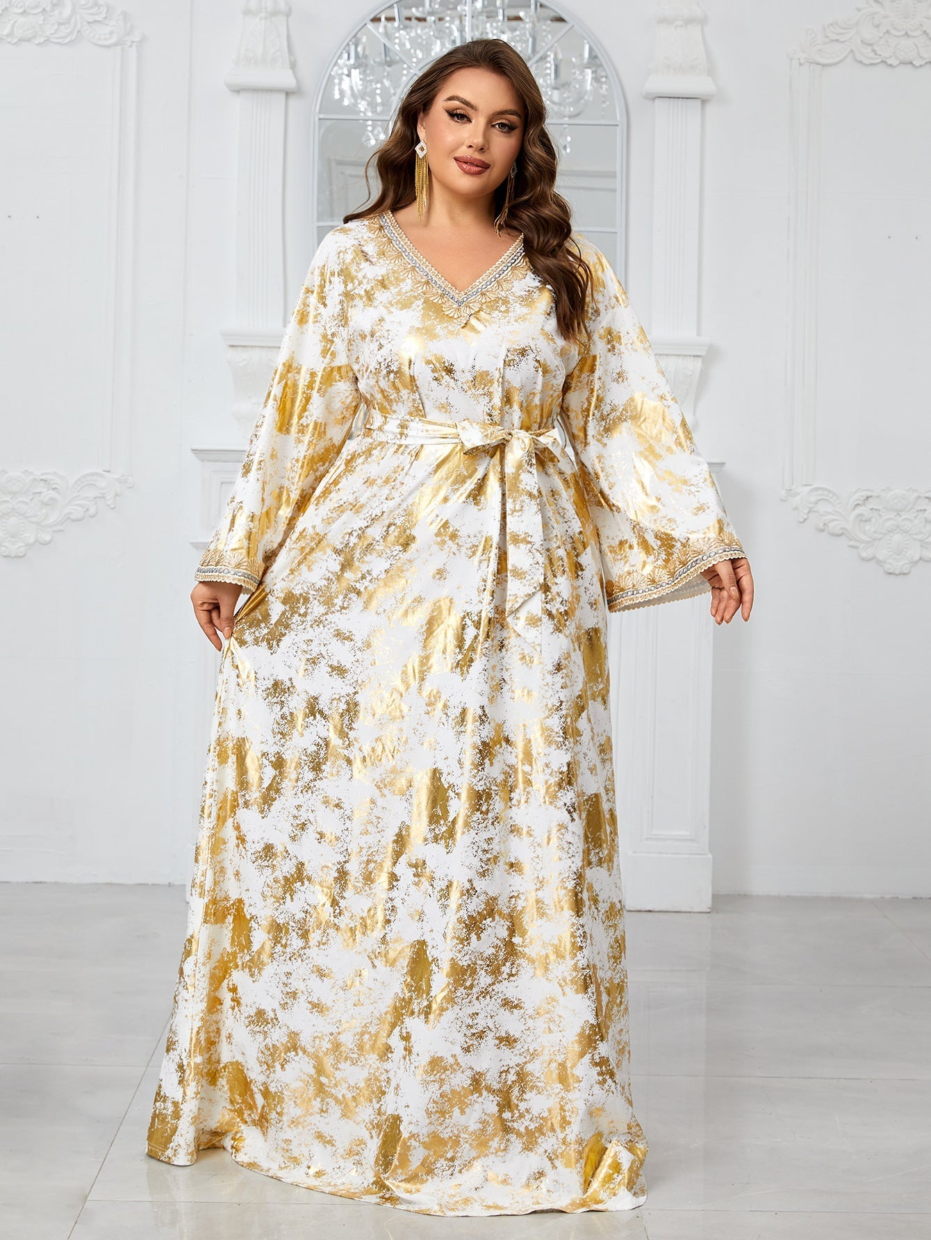 Plus Size Muslim V Neck Embroidery Lace Long Sleeved Middle East Dress Containing Belt