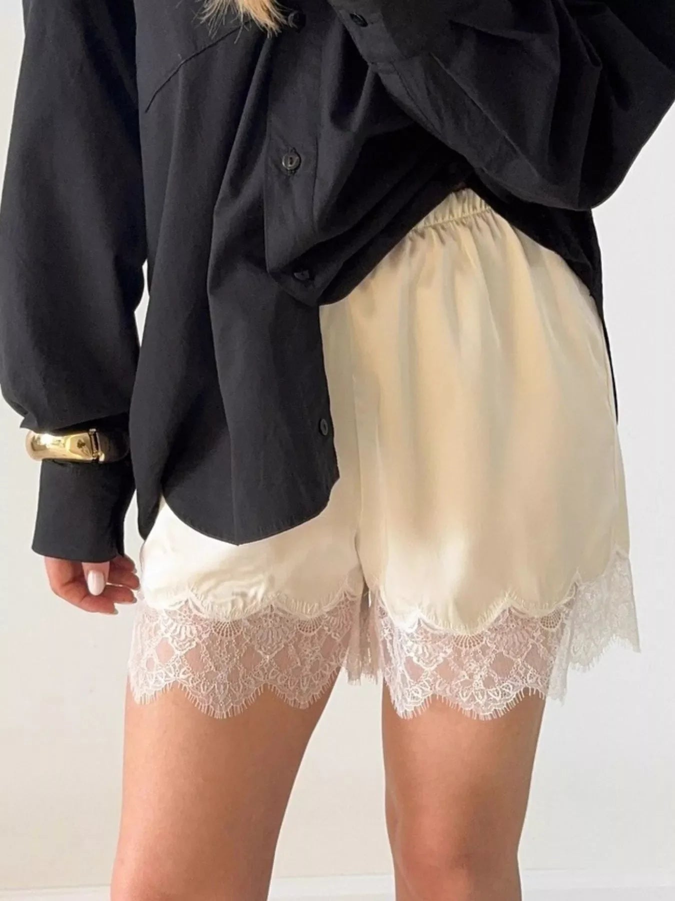 Capri Lace shorts