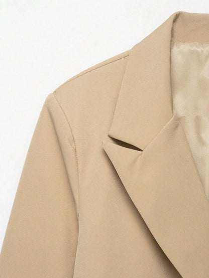 Lapel Crest Blazer