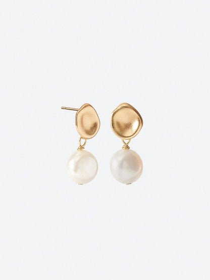 Luster Pearl Studs