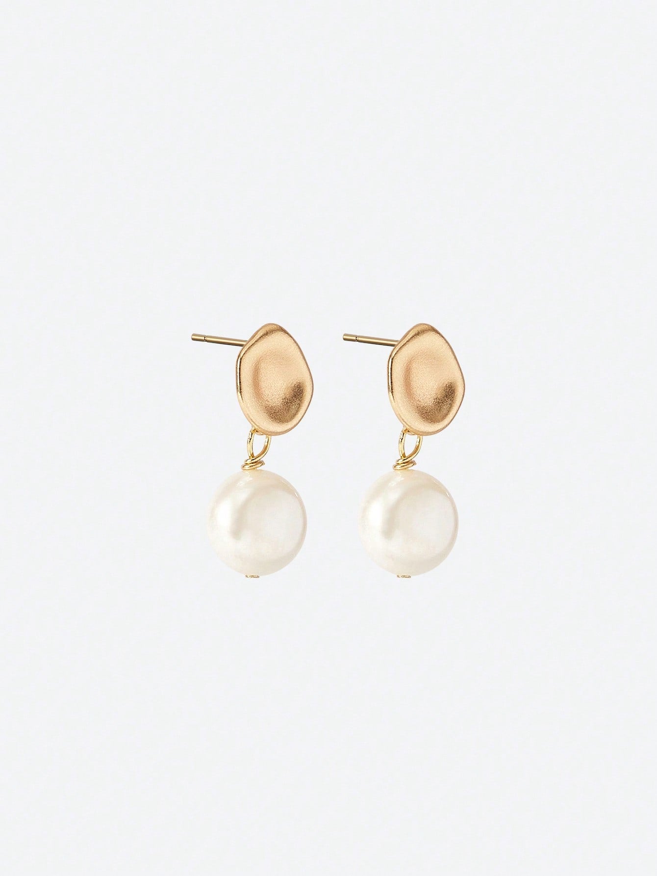 Luster Pearl Studs