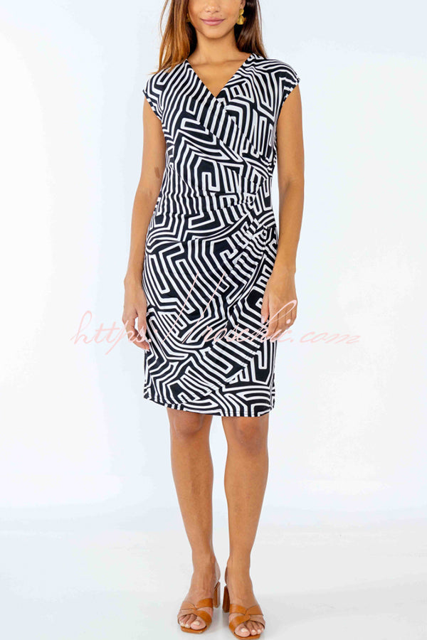 Fashionable and Unique Printed V-neck Short-sleeved Mini Dress