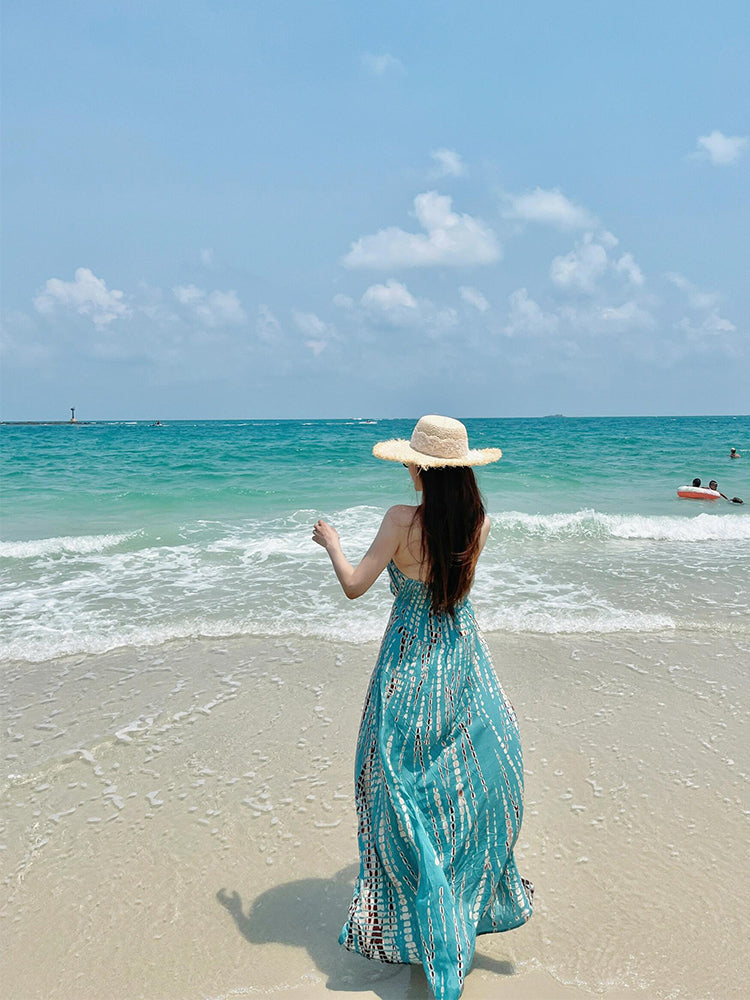 Bohemian Vintage Halter Maxi Dress – Open-Back Beach Goddess Look