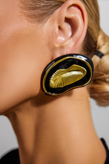 Lip Shape Cameo Earrings