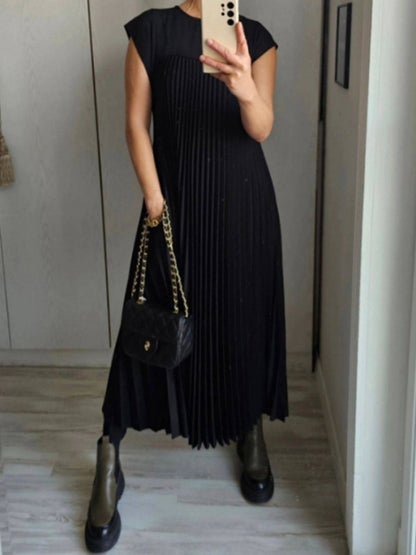Solid Color Round Neck Sleeveless Pleated Long Dress