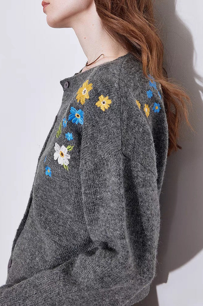 Vintage Floral Embroidered Knit Blouse