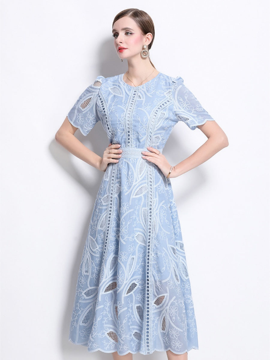 Retro Heavy-duty Hollowed-out Embroidered Round Neck Waist-cinching Short-sleeved Dress