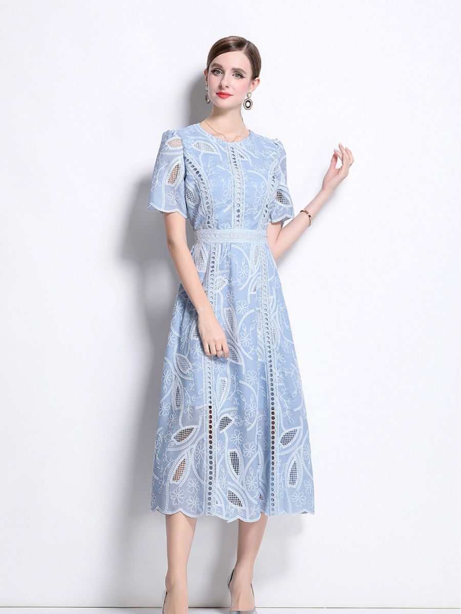 Retro Heavy-duty Hollowed-out Embroidered Round Neck Waist-cinching Short-sleeved Dress
