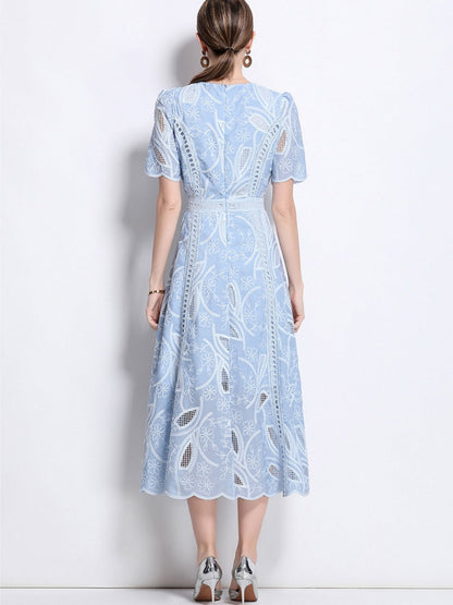 Retro Heavy-duty Hollowed-out Embroidered Round Neck Waist-cinching Short-sleeved Dress