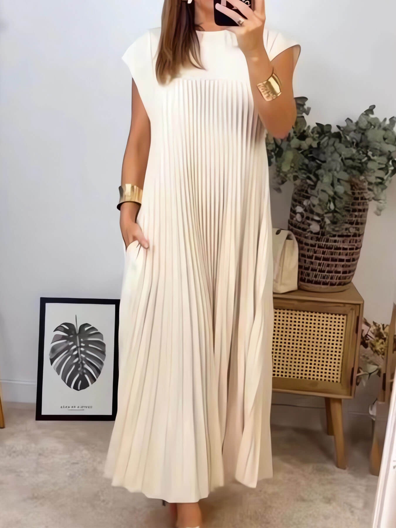 Concise Sleeveless Pleated Dress