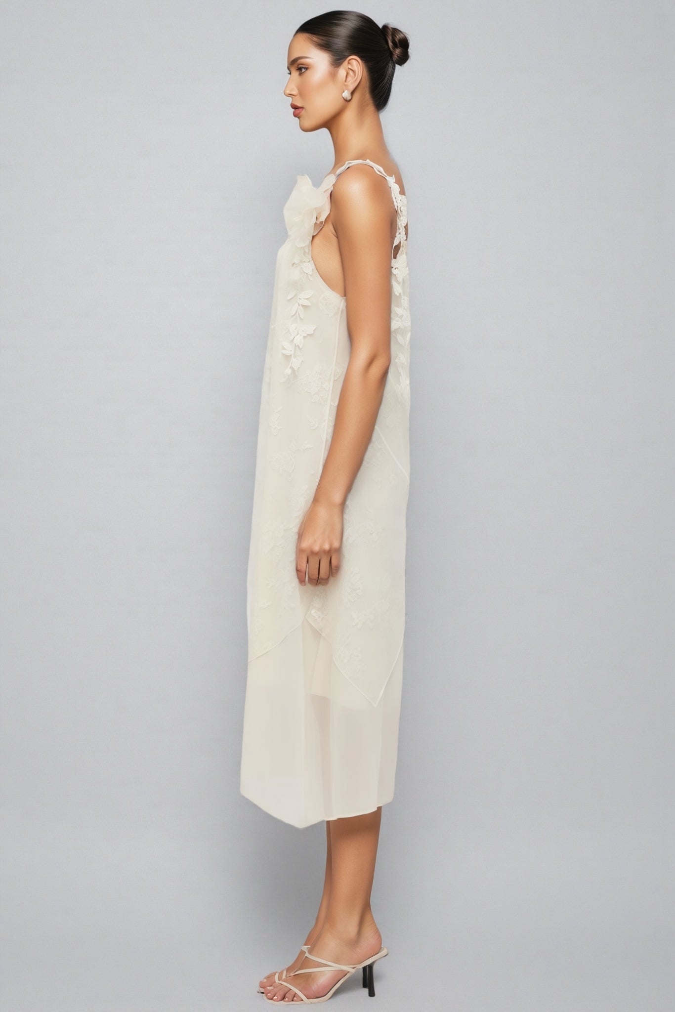 Wrenk Sleeveless Embroidered Flower Midi Dress