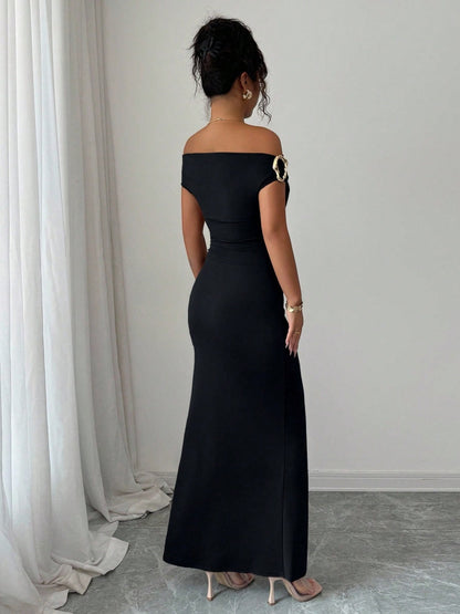 Off-shoulder Off Shoulder Pleated Metal Buckle Maxi Dresses
