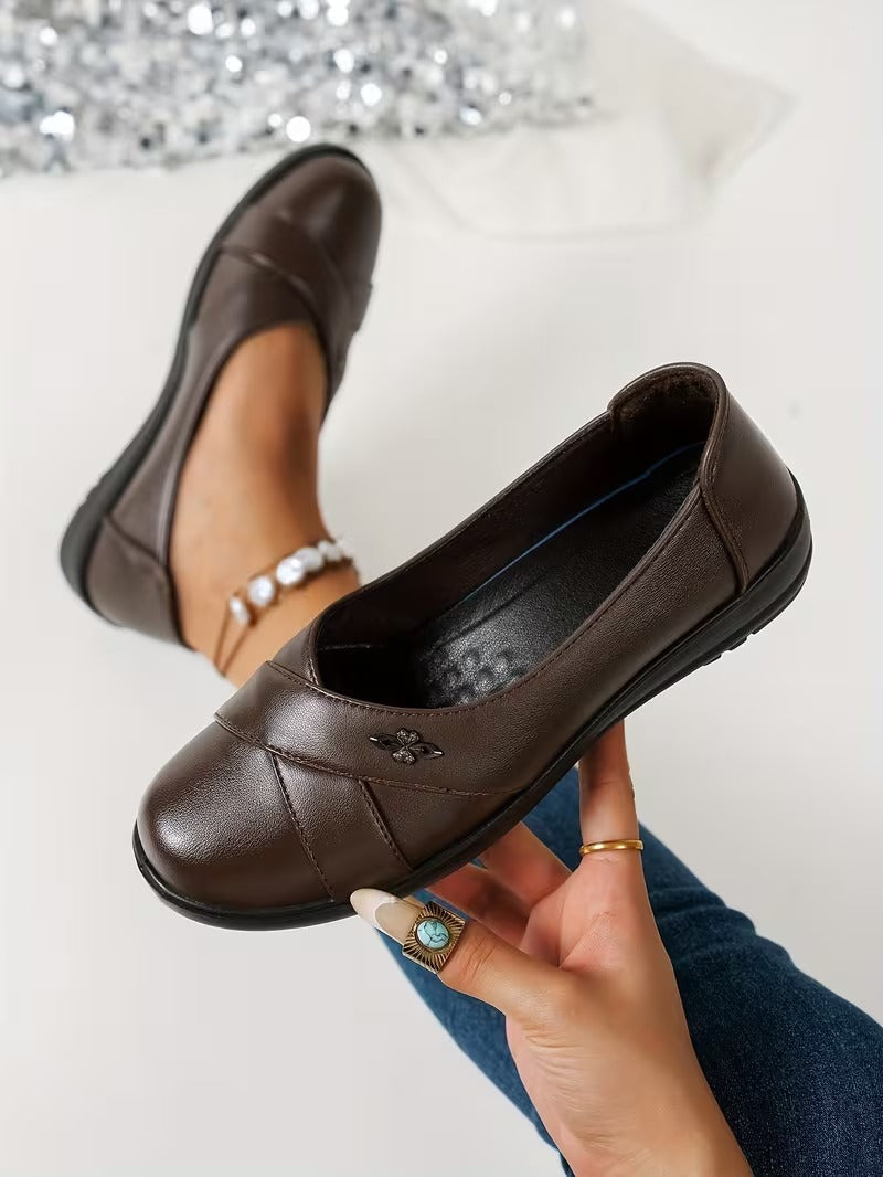 Women's Black Closed-Toe Leather Flats – Comfortable Casual Slip-On Shoes