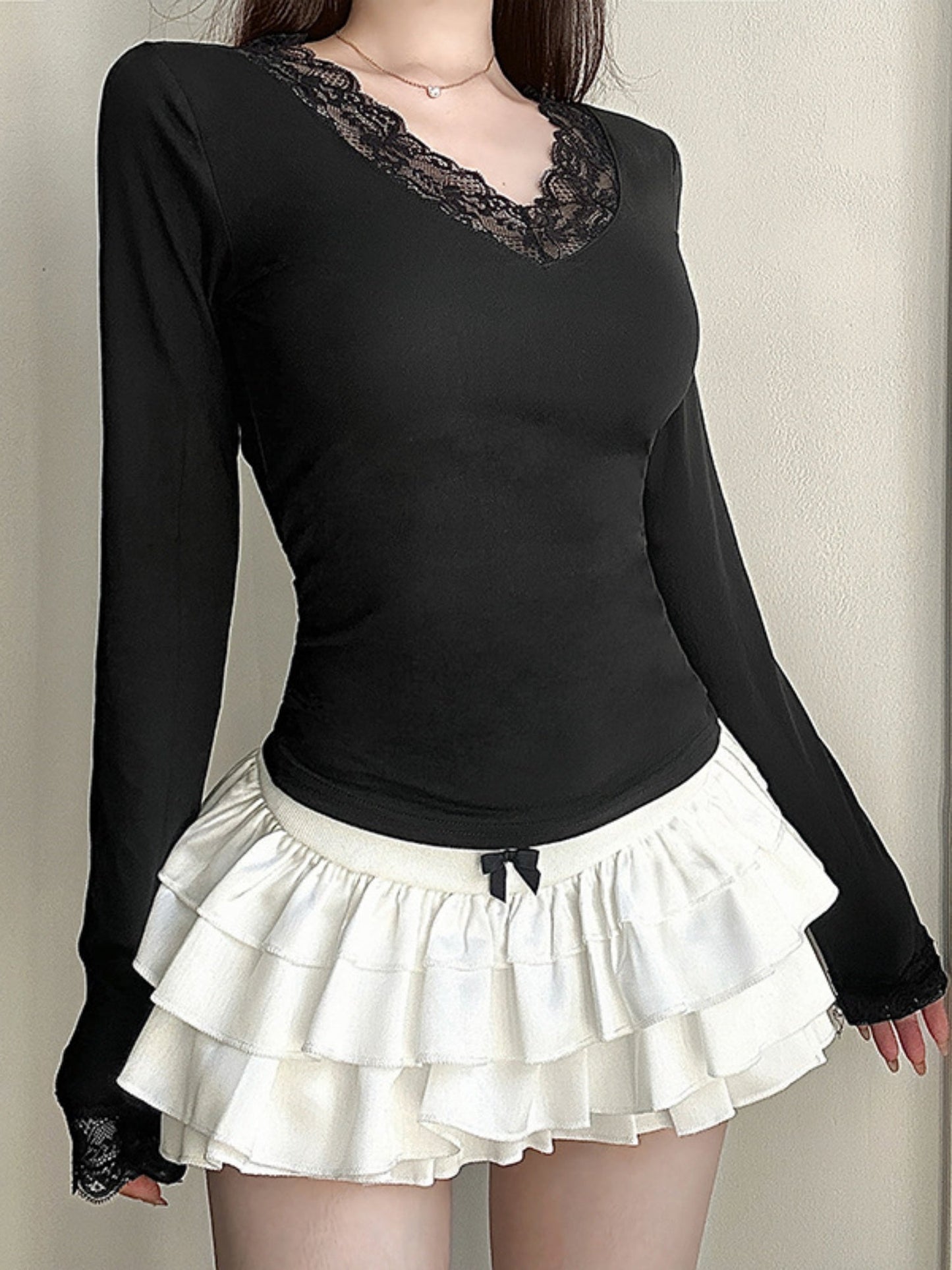 Lace Trim V-neck Long Sleeve Slimming Crop Top