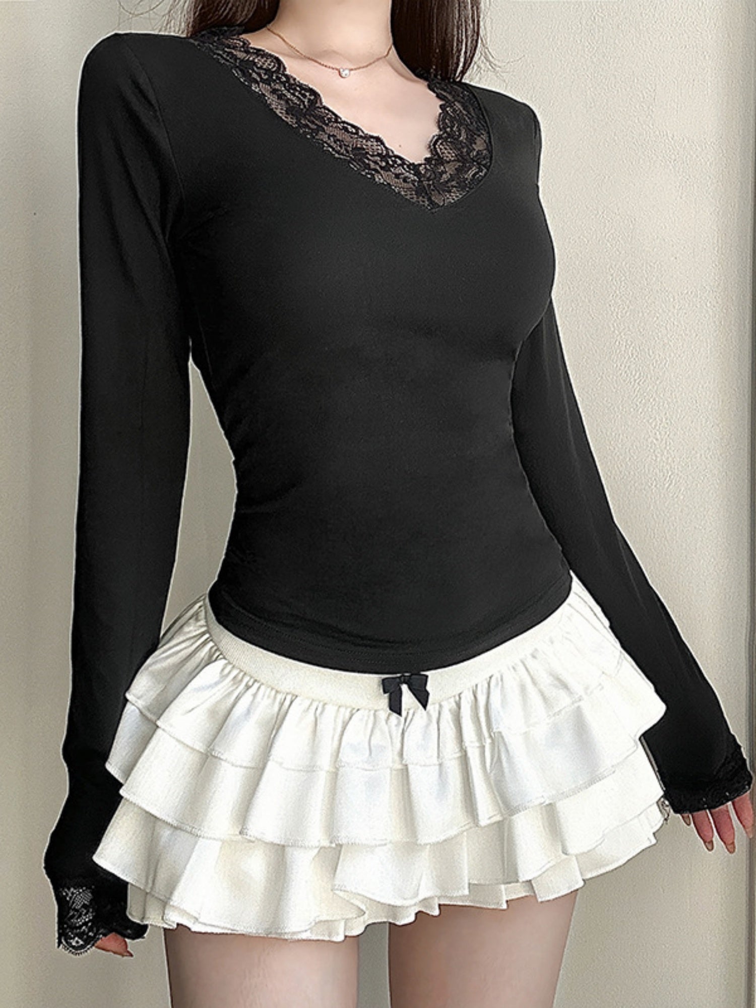 Lace Trim V-neck Long Sleeve Slimming Crop Top