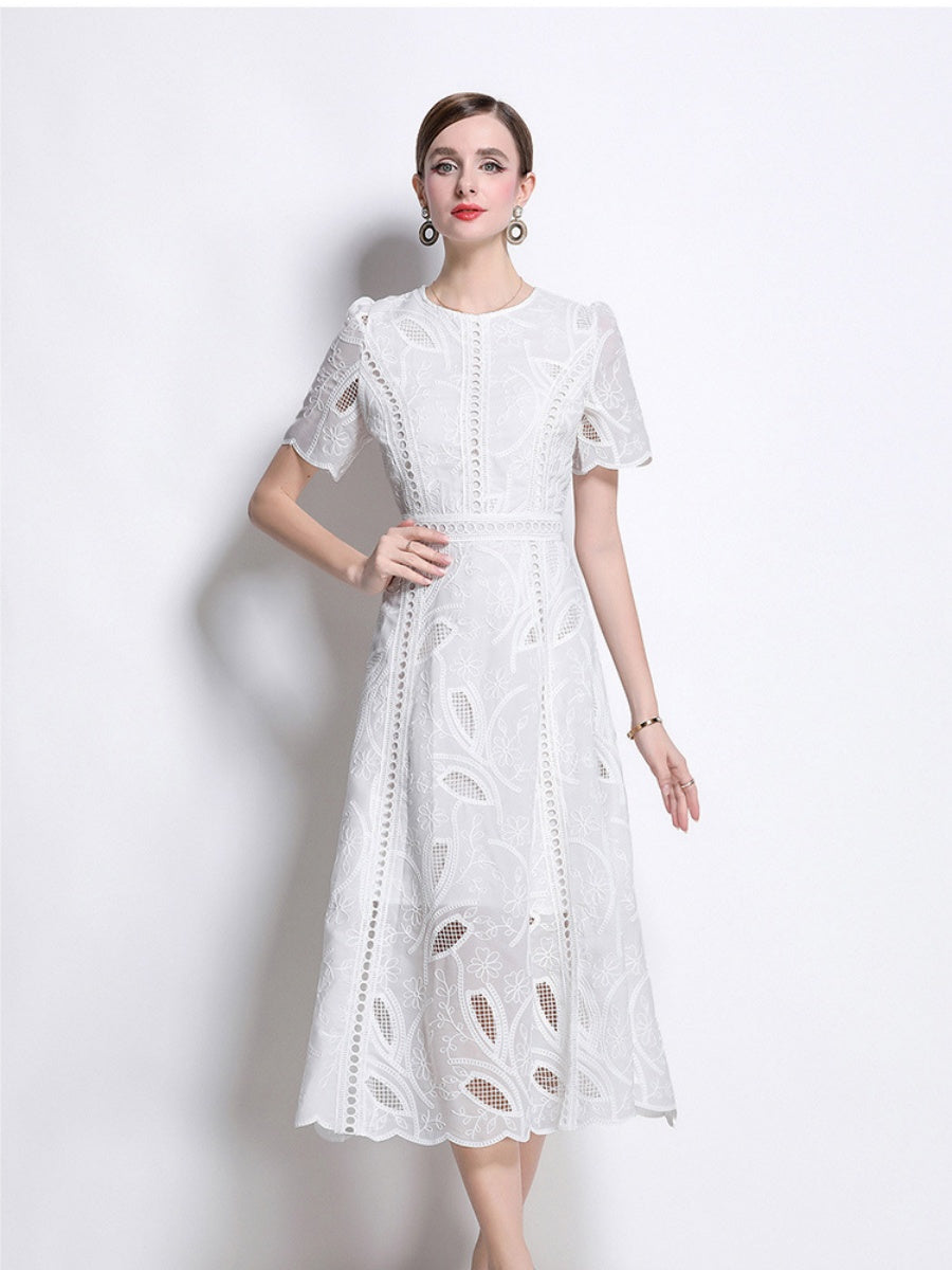 Retro Heavy-duty Hollowed-out Embroidered Round Neck Waist-cinching Short-sleeved Dress