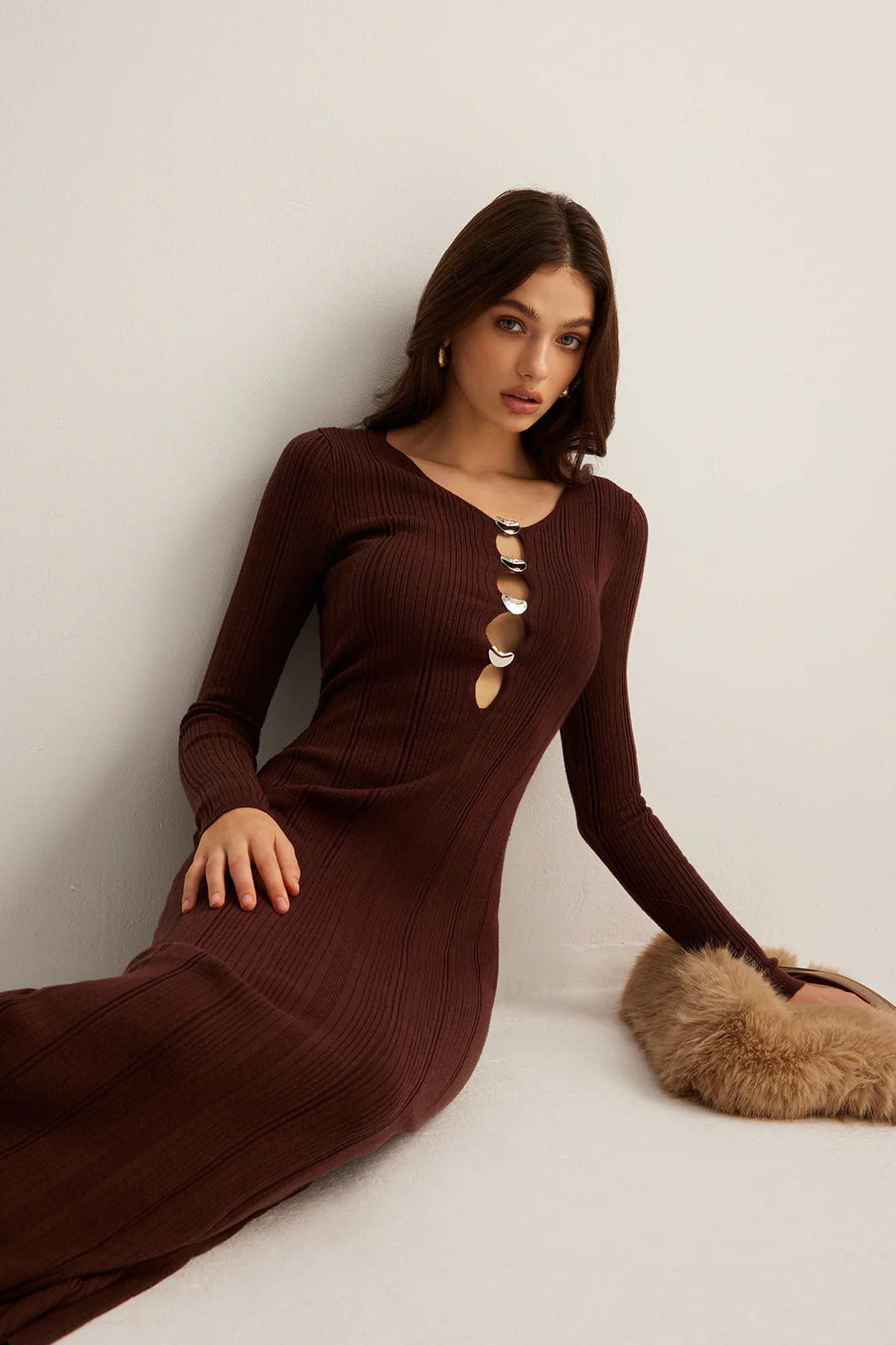 Round Neck Keyhole Cutout Hardware Detail Ribbed Knit Long Sleeve Bodycon Midi Dress