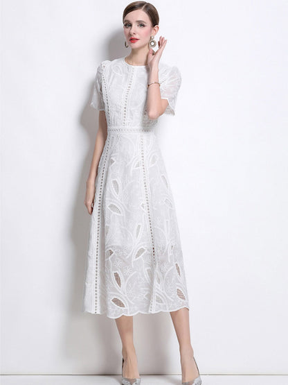 Retro Heavy-duty Hollowed-out Embroidered Round Neck Waist-cinching Short-sleeved Dress