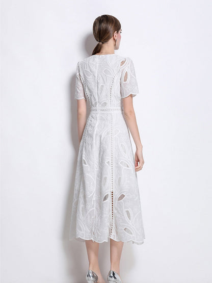 Retro Heavy-duty Hollowed-out Embroidered Round Neck Waist-cinching Short-sleeved Dress