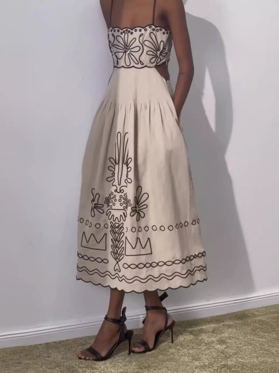 Black And White Color-blocked Maxi Dress With Flared Flared Neckline