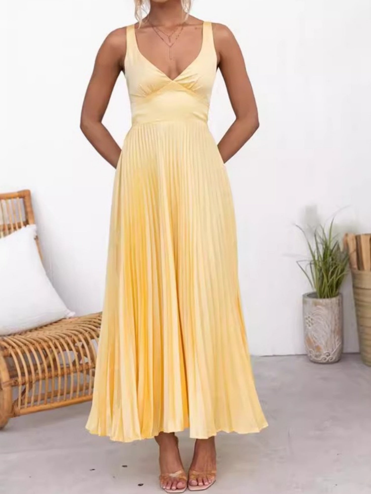 Crimp V-neck Backless Maxi Dresses