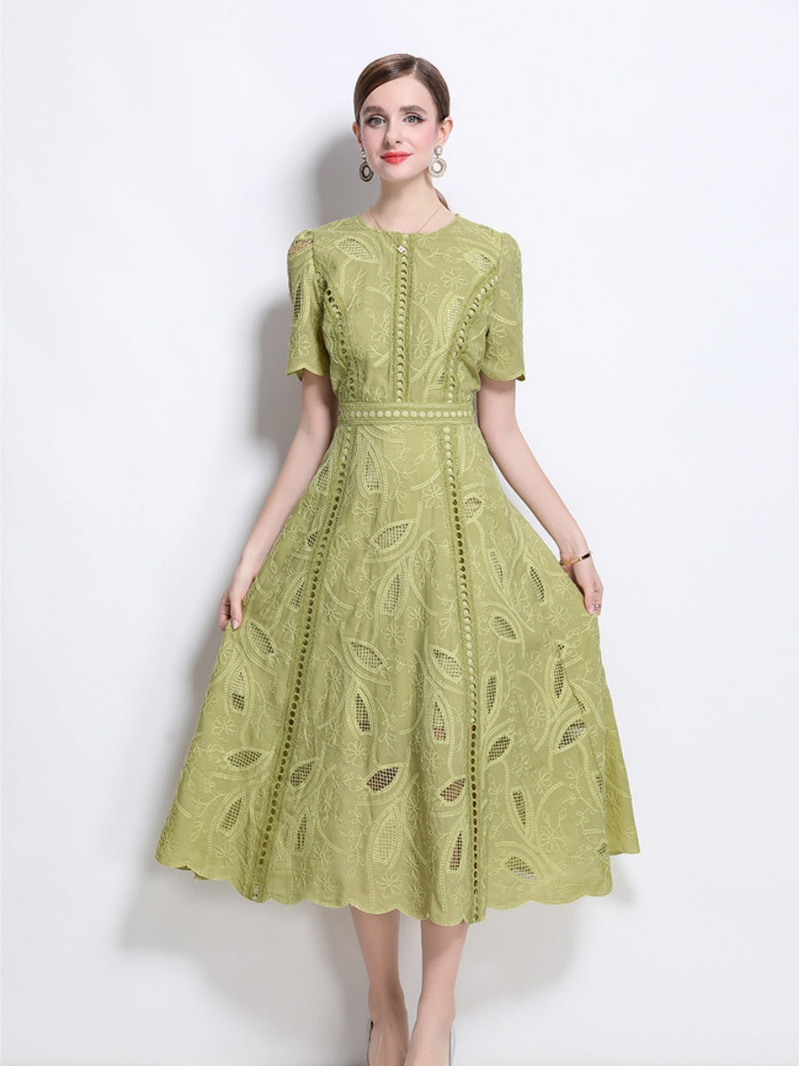 Retro Heavy-duty Hollowed-out Embroidered Round Neck Waist-cinching Short-sleeved Dress