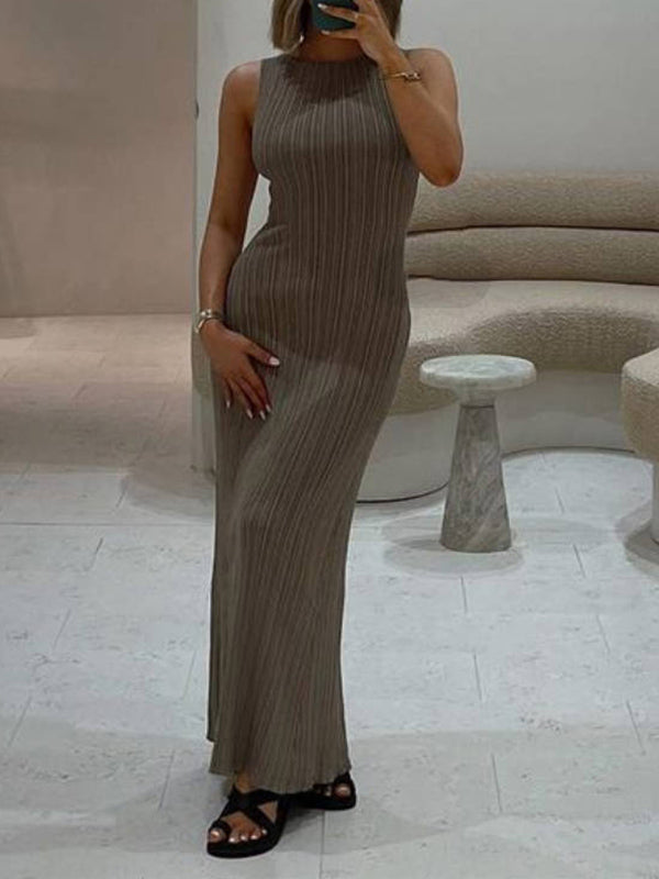 Skinny Sleeveless Pleated Solid Color Split-Back Round-Neck Maxi Dresses