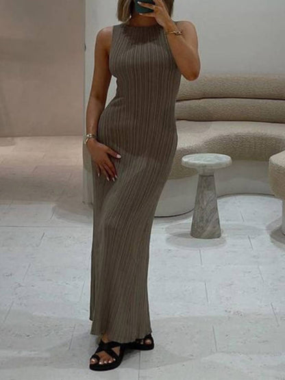 Skinny Sleeveless Pleated Solid Color Split-Back Round-Neck Maxi Dresses