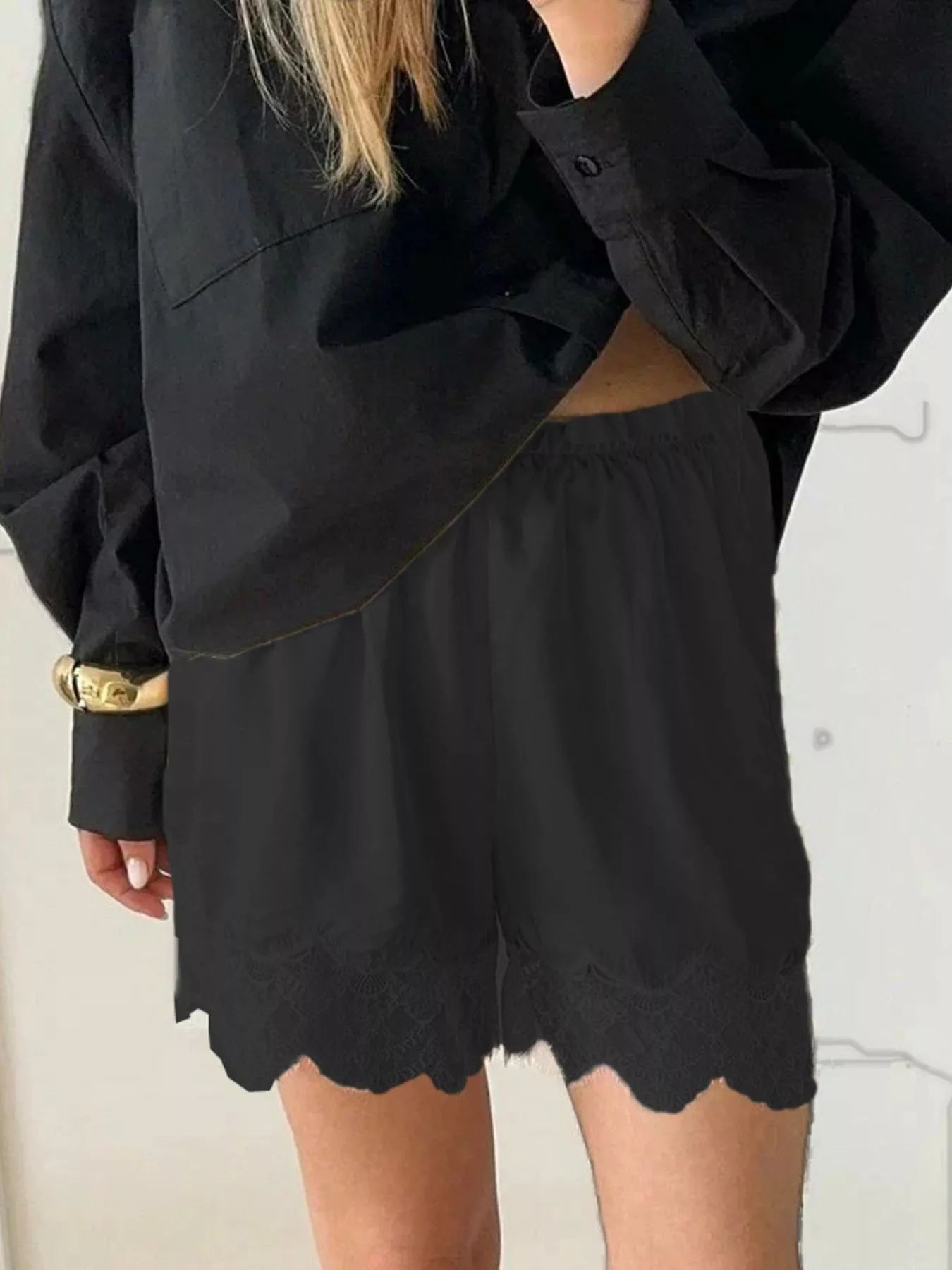 Capri Lace shorts