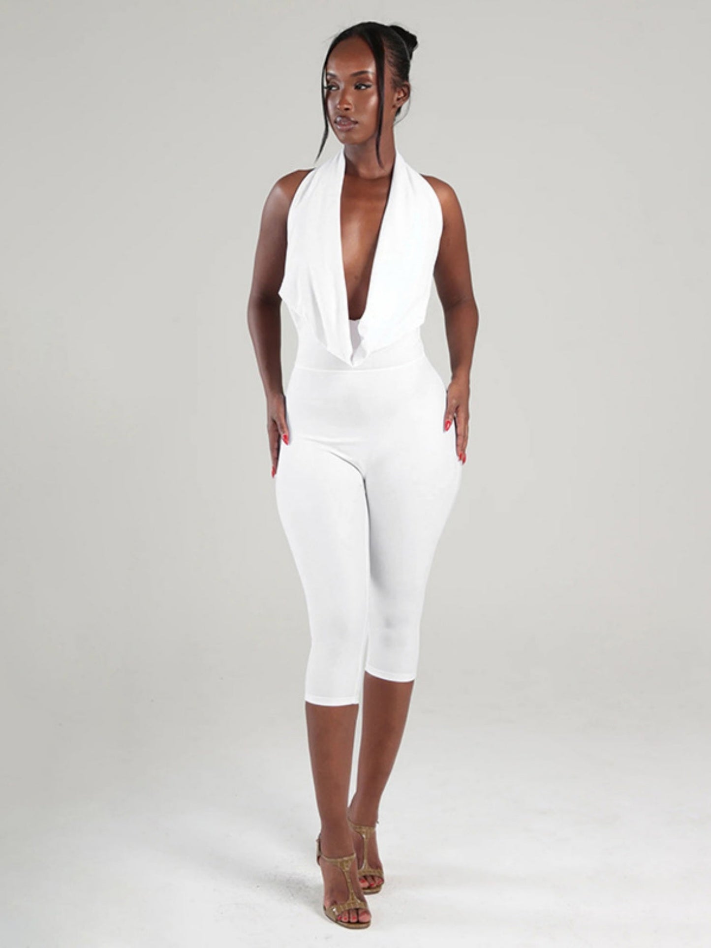 A Halter Neckline And Bare Back Tight-fitting Ropes Jumpsuits