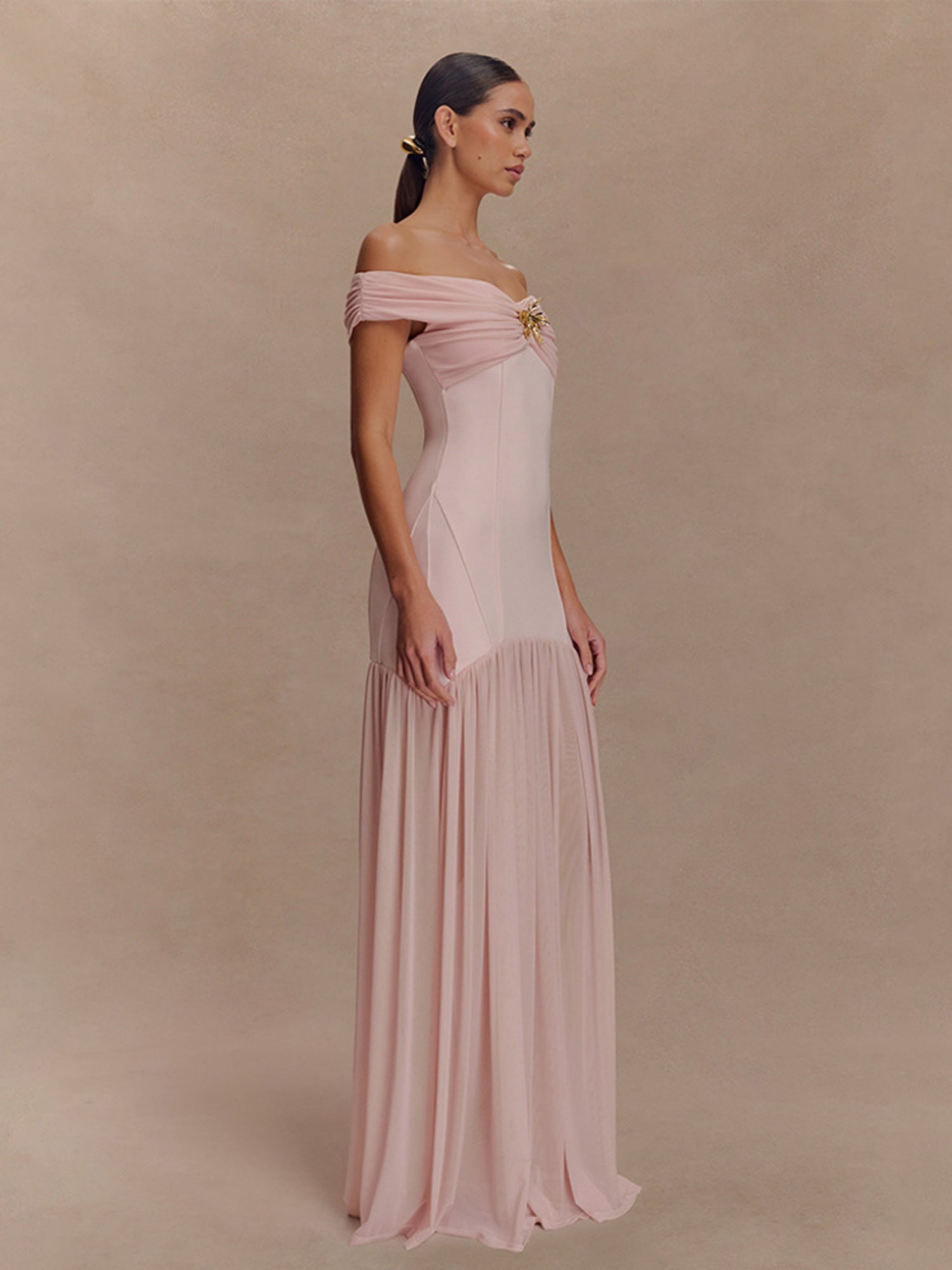 Mesh Splicing Off-shoulder Pleated Backless Maxi Dresses