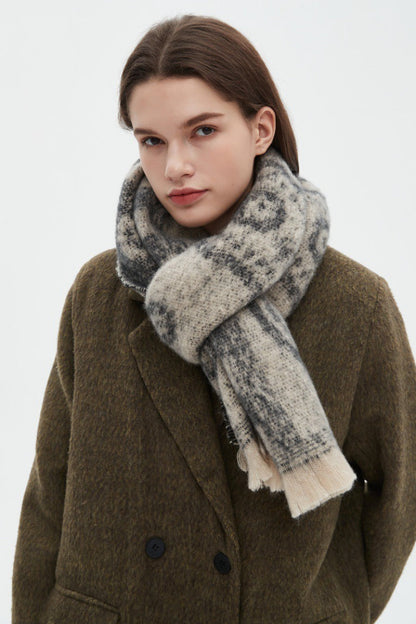 Thick Paisley Jacquard Short Fringe Scarf