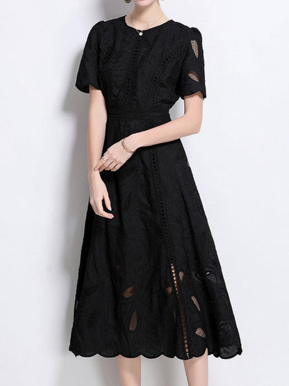 Retro Heavy-duty Hollowed-out Embroidered Round Neck Waist-cinching Short-sleeved Dress