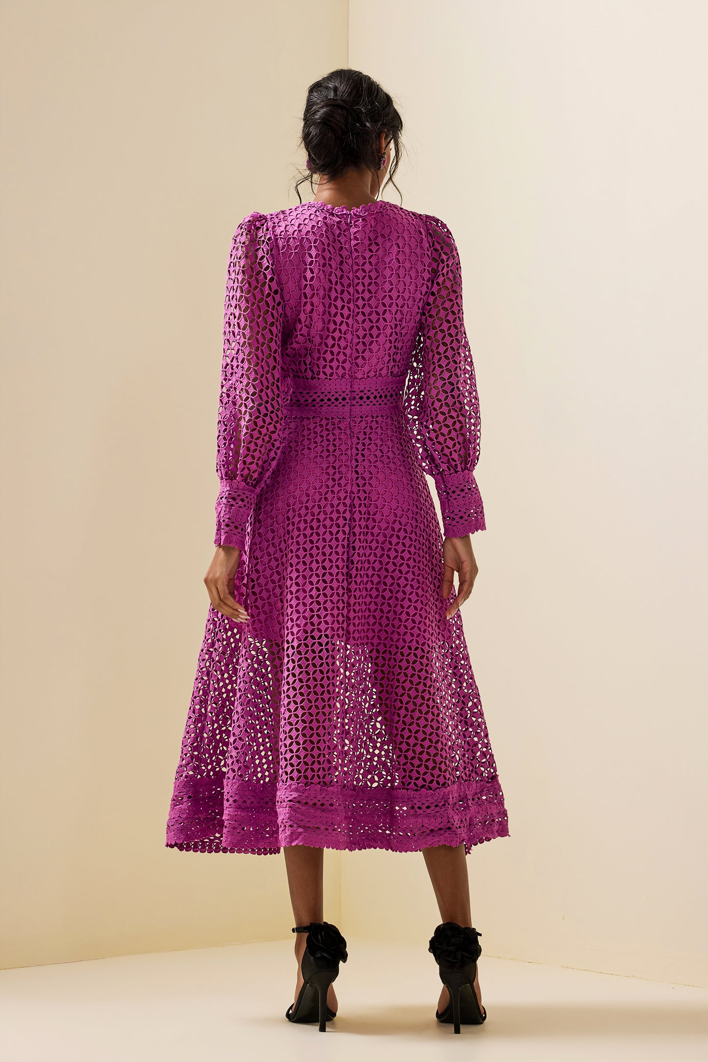 Solid Lace Lantern Sleeve Midi Dress
