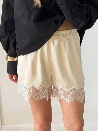 Capri Lace shorts