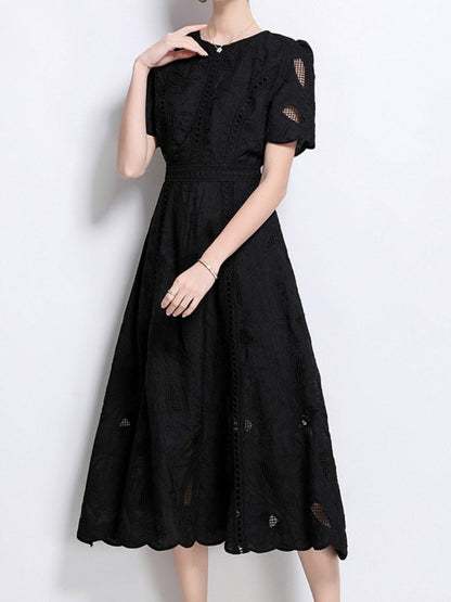 Retro Heavy-duty Hollowed-out Embroidered Round Neck Waist-cinching Short-sleeved Dress