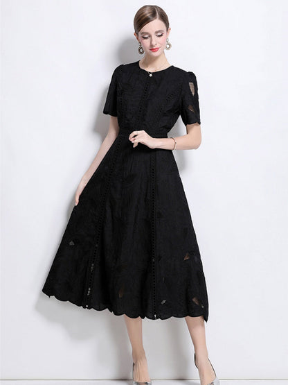 Retro Heavy-duty Hollowed-out Embroidered Round Neck Waist-cinching Short-sleeved Dress