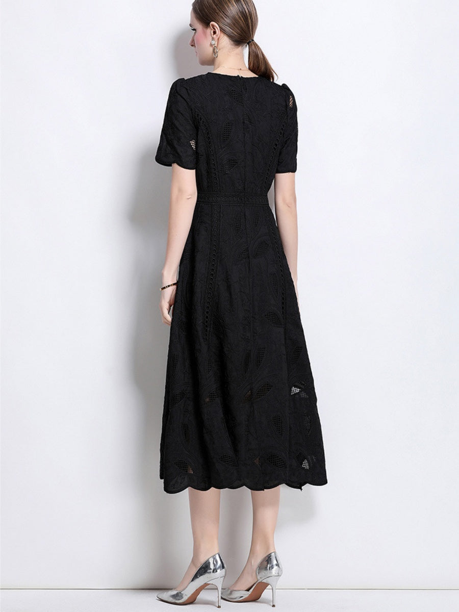 Retro Heavy-duty Hollowed-out Embroidered Round Neck Waist-cinching Short-sleeved Dress