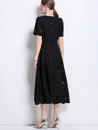 Retro Heavy-duty Hollowed-out Embroidered Round Neck Waist-cinching Short-sleeved Dress