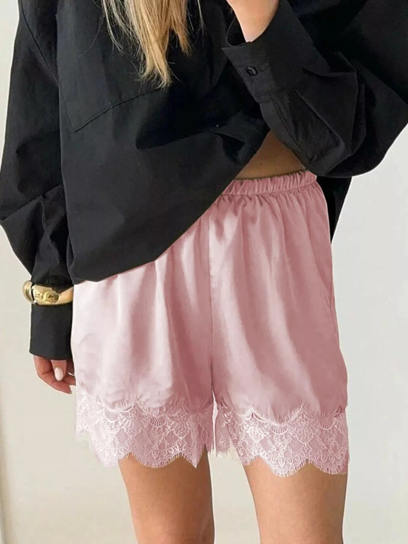 Capri Lace shorts