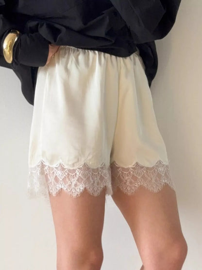 Capri Lace shorts