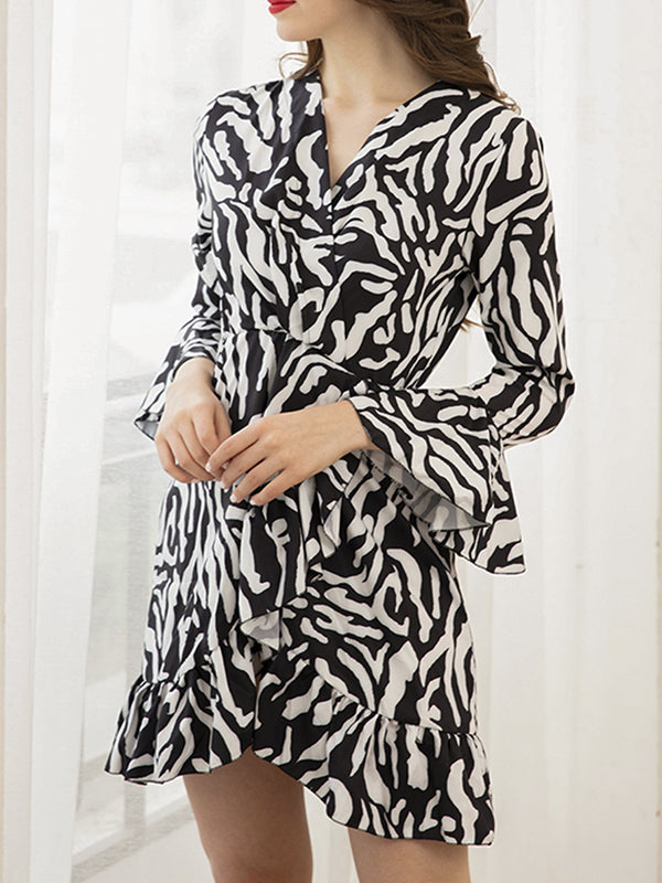 Flared Sleeves Loose Contrast Color Pleated Printed Split-Joint V-Neck Mini Dresses
