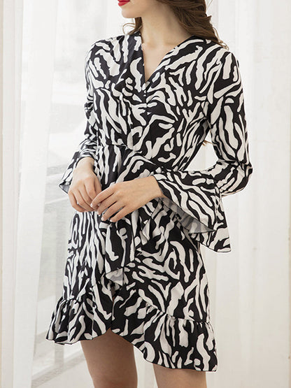 Flared Sleeves Loose Contrast Color Pleated Printed Split-Joint V-Neck Mini Dresses